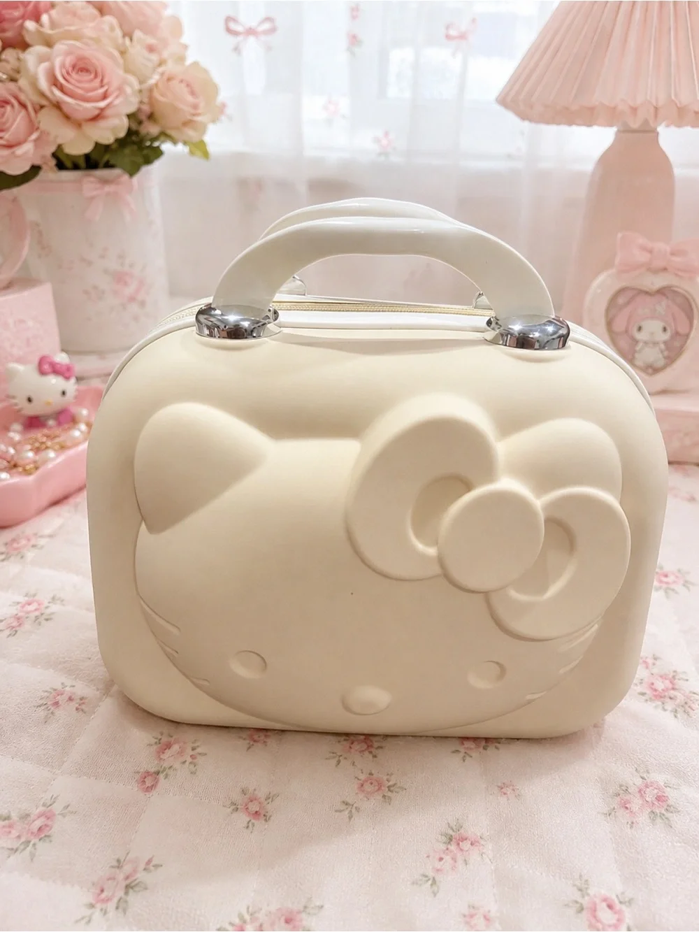 Hello Kitty Molded Hardshell Cosmetic & Travel Case – Cream/Off-White – NWOT 🎀💗